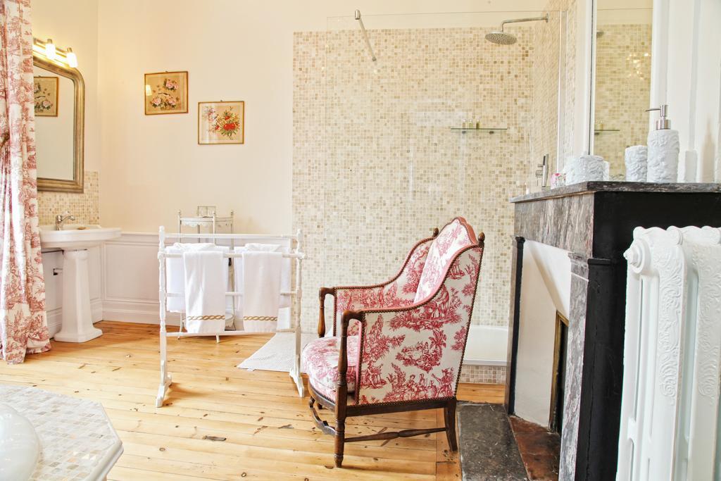 Chateau Lamothe Du Prince Noir - B&B Saint-Sulpice-et-Cameyrac Room photo