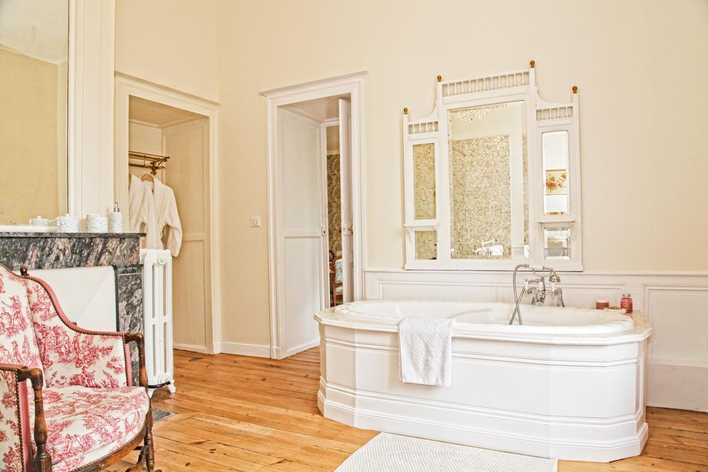 Chateau Lamothe Du Prince Noir - B&B Saint-Sulpice-et-Cameyrac Room photo